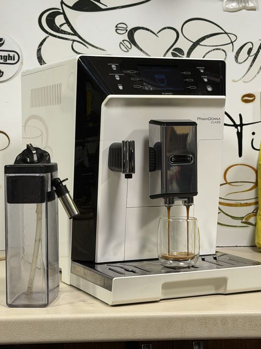 Кафемашина кафе автомат delonghi Primadonna CLASS с гаранция