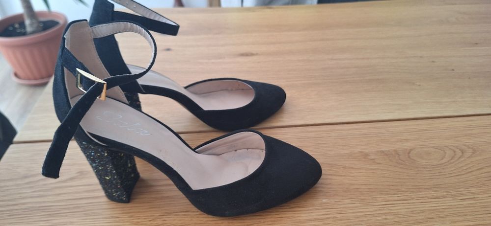 Pantofi eleganți cu bareta