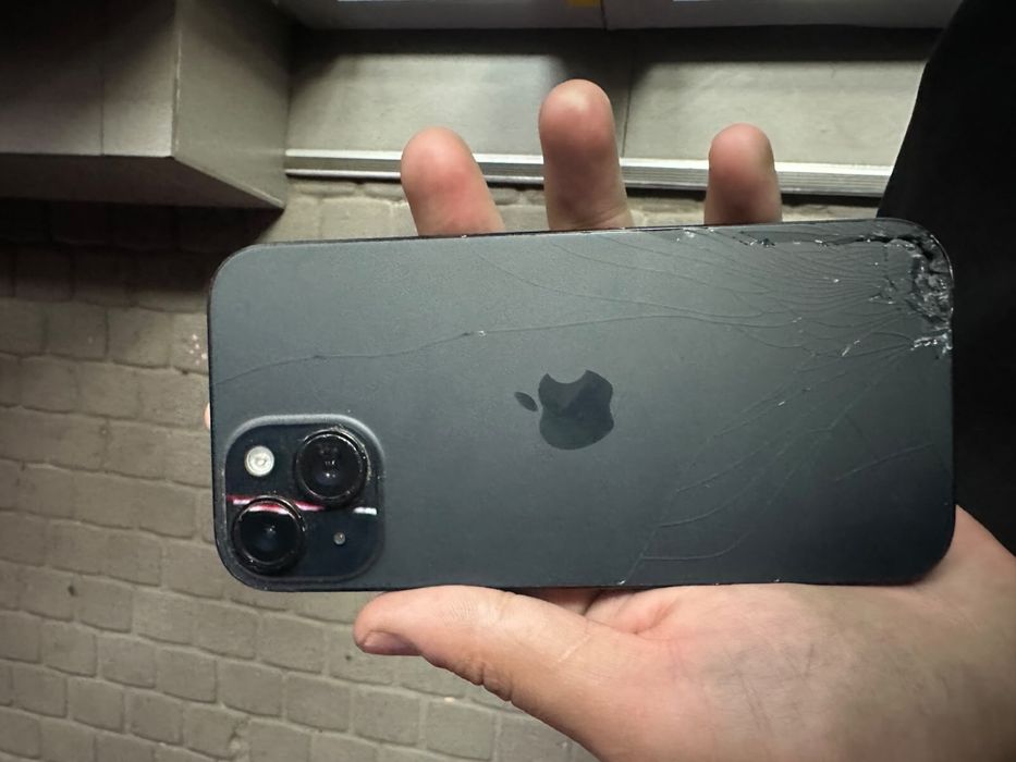 Iphone 15 128 гб.