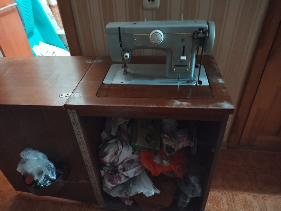 Продам швейную машинку Мальва