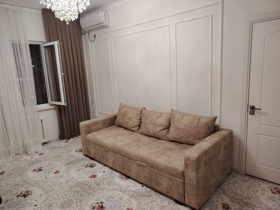 Prodayotsa divan