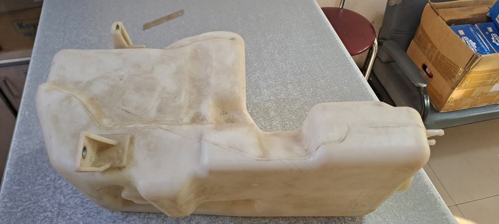 Бачек омывателя на а/м Audi A6 [c4]