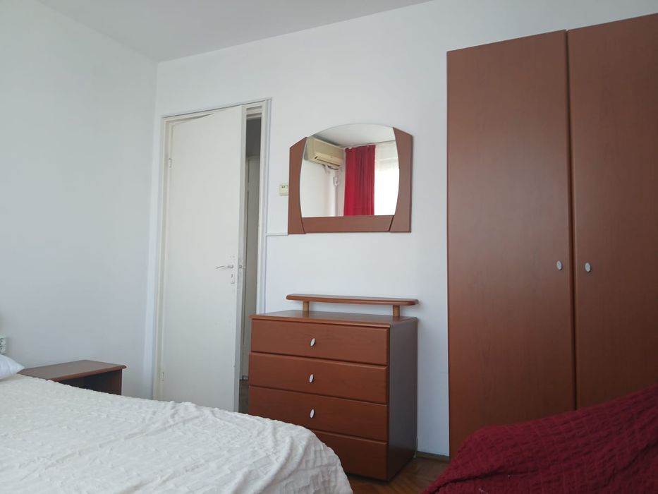 Apartament semidecomandat cu 2 camere