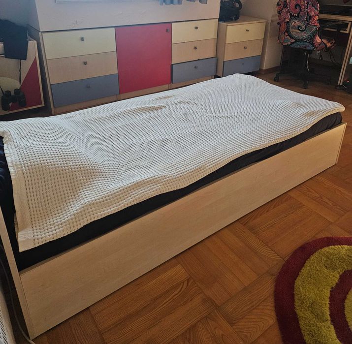 Единично легло - 90 см × 200 см