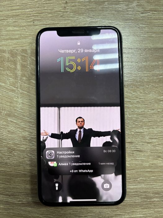 iPhone XS……………..