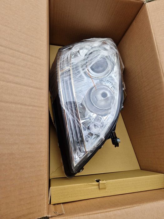 Десен фар за Мерцедес ML