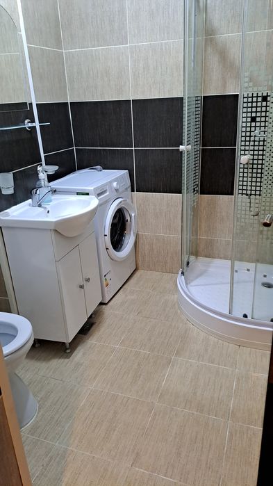 Dau în chirie garsonieră