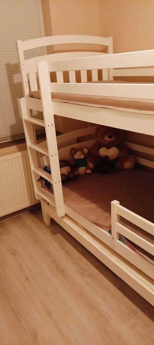 Продавам двуетажно легло