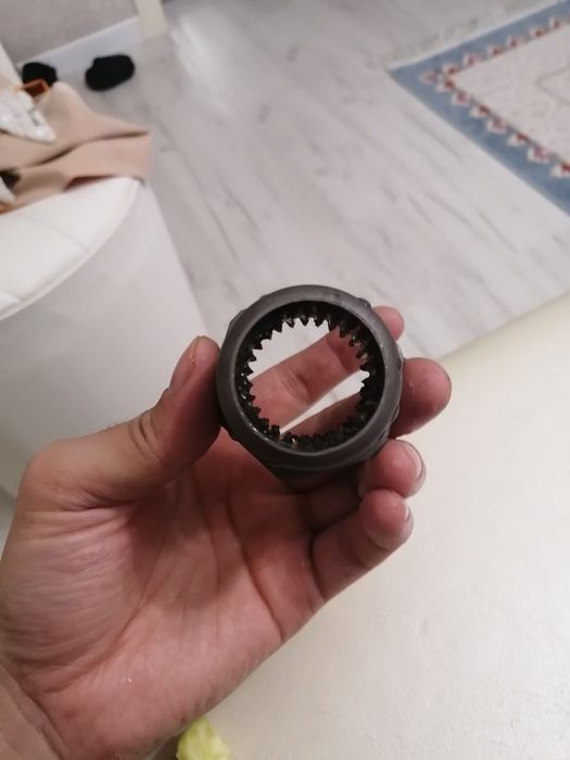 Продам оригинал втулка кардана на Е34