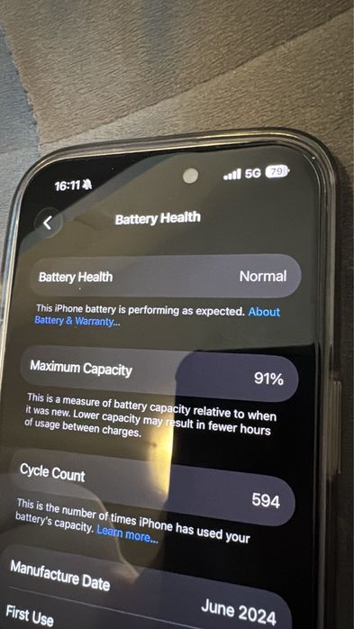 Vand Iphone 15 Pro 256 white impecabil,91% bateria