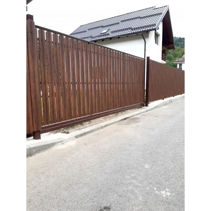 Construim la comanda dvs. garduri si porti din:
- panouri stil jaluzea;
- șipcă metalică;
- fier forjat;
- tablă cutată;
- plasă bordurată;
- BCA sau