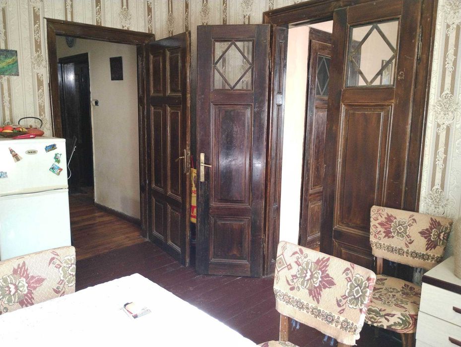 Тристаен с паркомясто в Центъра