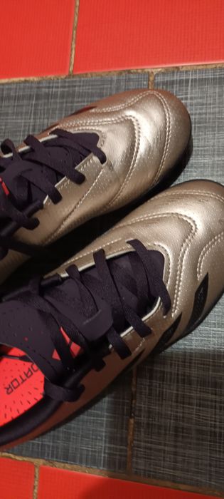 Бутонки адидас нови 35 1/2номер