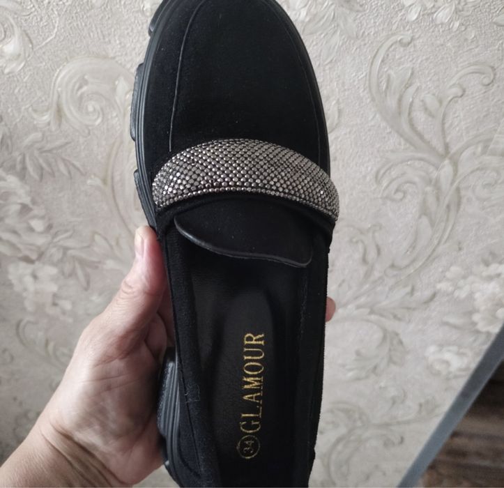 Продам замшевый красивый туфли