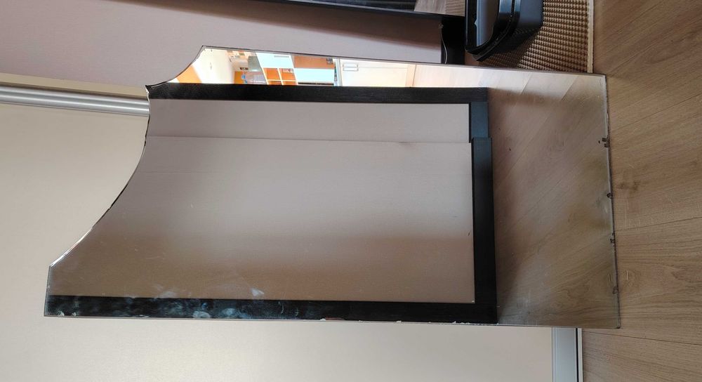 Кусок зеркала отдам бесплатно