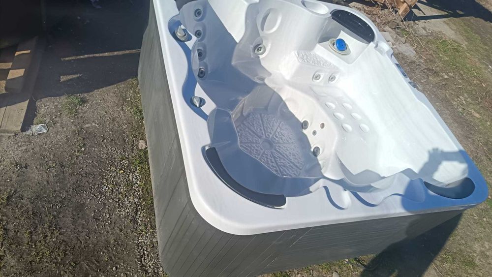 Jacuzzi exterior