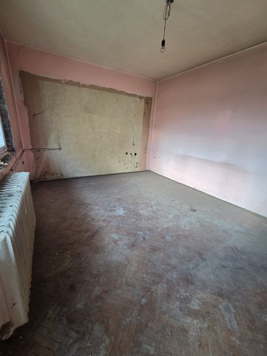 3 стаен Перник, Център