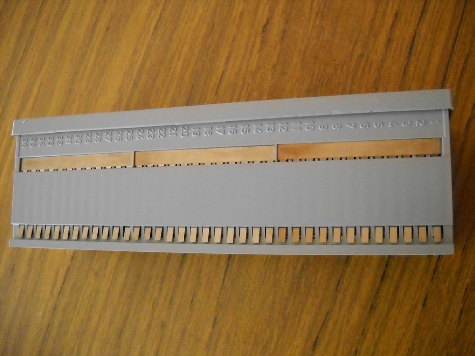 Продавам празни касети за диапозитиви (за диапроектор)