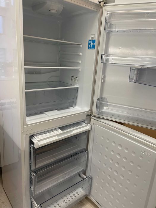 Хладилник с фризер