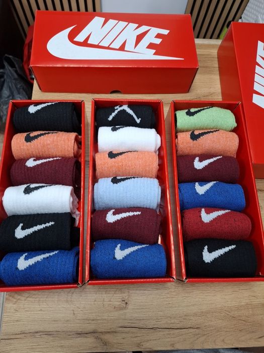 Високи чорапи , може и в кутия може и в стек