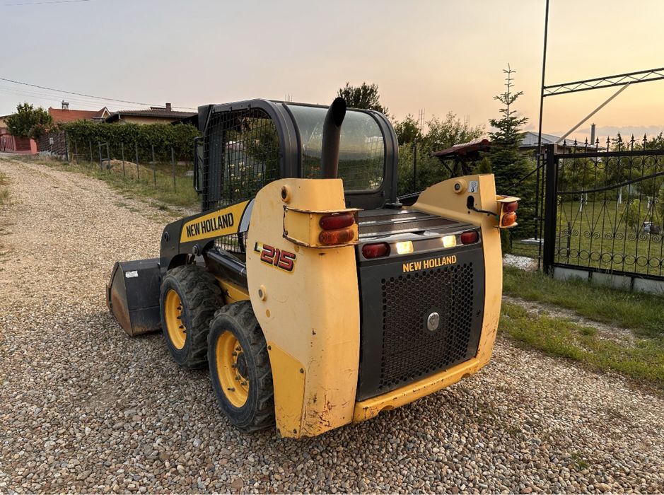 Bobcat - New Holland L215 Incarcator Frontal 2011