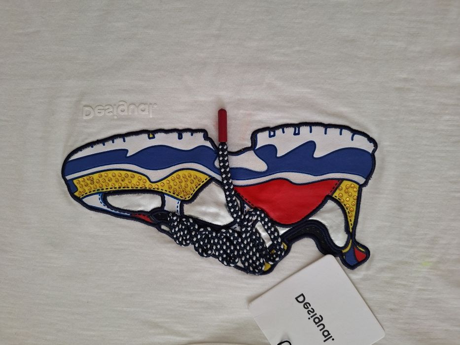 Guess, Desigual тениски