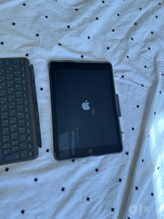 IPad 9 (2021) WiFi 64 гб + чехол logitech + apple pencil (1gen)