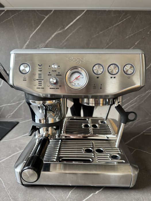 Кафемашина за еспресо SAGE Barista Express Impress + кафемелачка + аксесоари | Отлично състояние