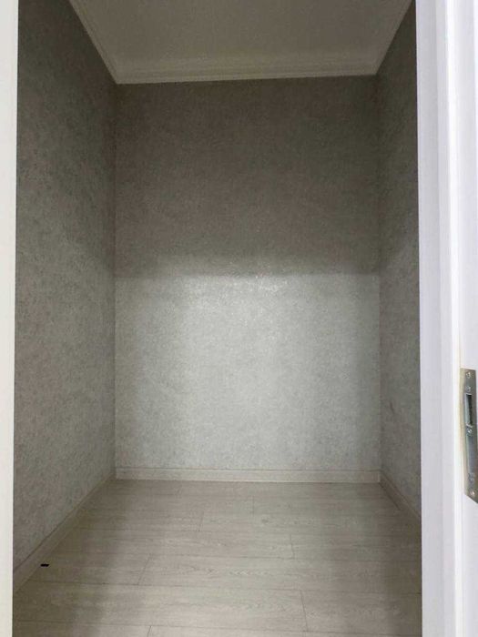 Уч кахрамон постидан 7 км Хожи ота  2 сотих 4 хона + холл Евроремонт