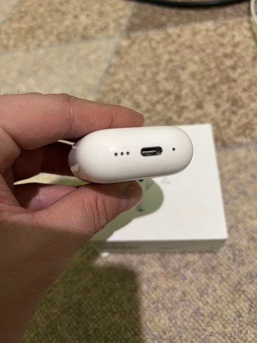 Apple AirPods 4 (ANC)