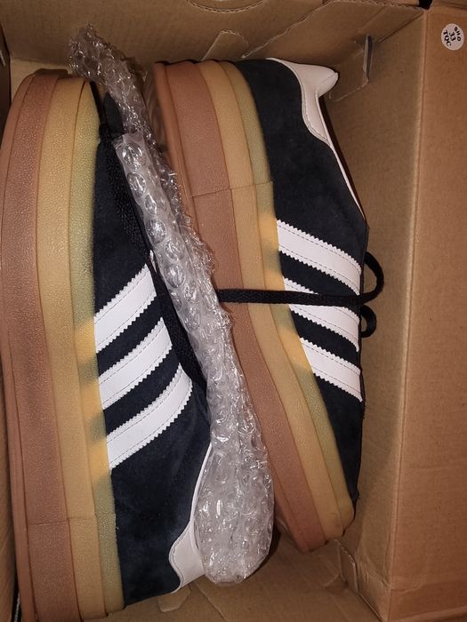 Adidas Gazelle de piele întoarsă, cu platformă