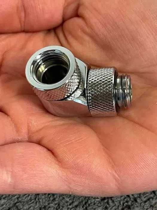 Fiting adaptor in unghi de 90 grade