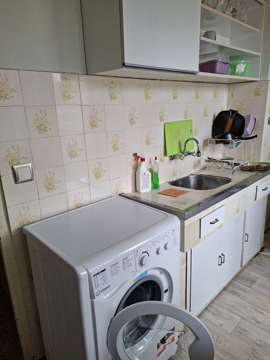 Собственик отдава под наем обзаведен апартамент