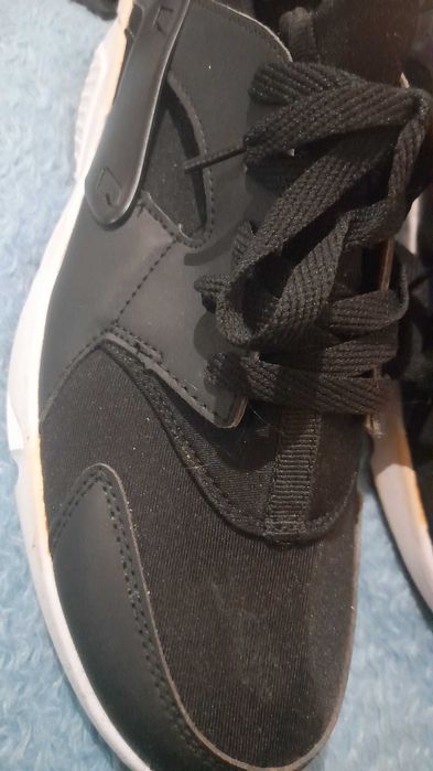 Vand incalțămunte sport