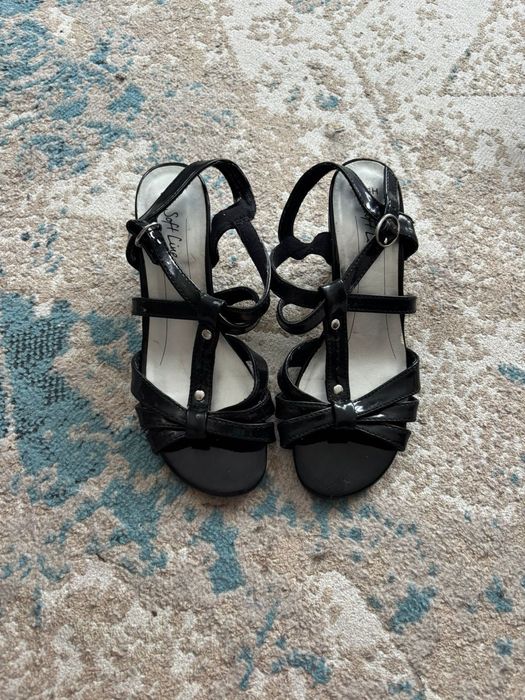 Каждая пара по 500 тг