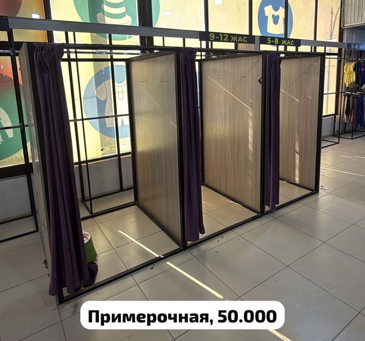 Мебель для магазина одежды