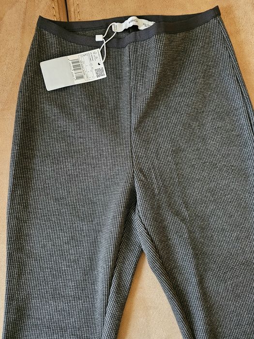 Чисто нов удобен и елегантен клин/панталон от Манго