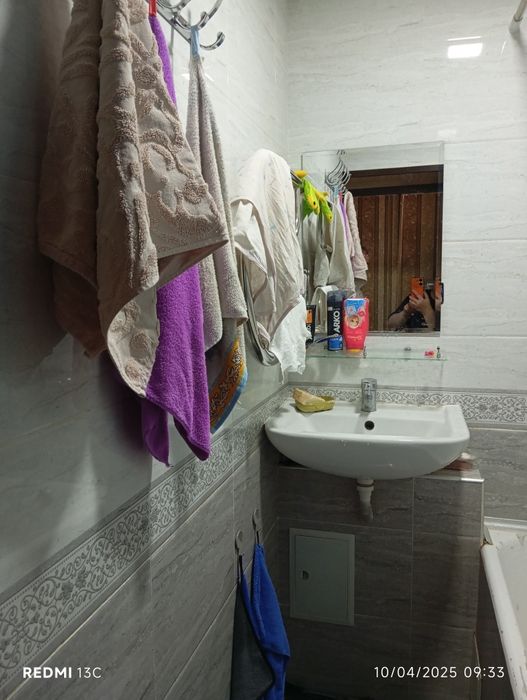 Квартира сотилади 5 хонали Кора Камиш 2/5 даха Сув буйида атрофи озода