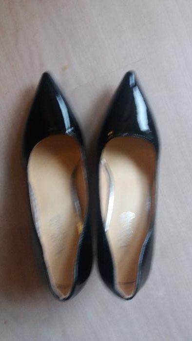 чисто нови официални обувки черен лак с 8см. ток размер 40_60лв.