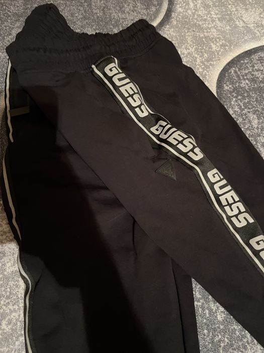 Долнище Guess.