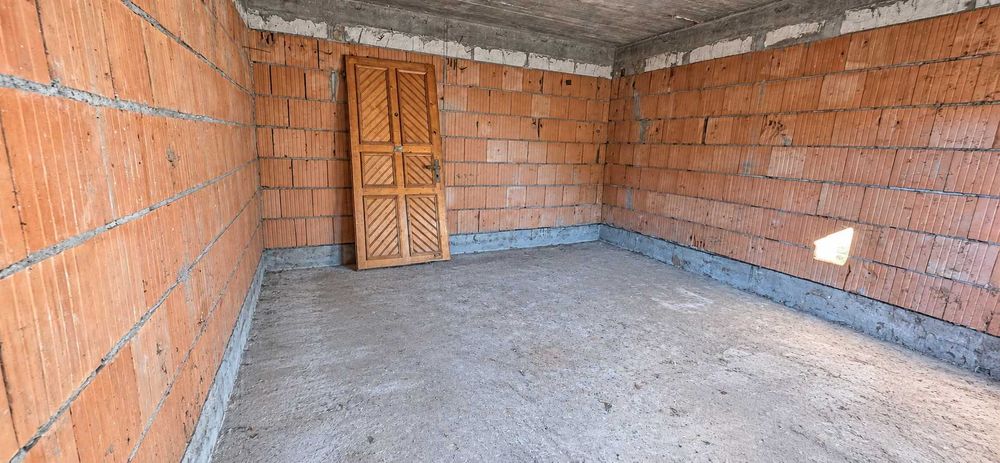 CASĂ INDIVIDUALĂ cu teren 430 MP, Zona Plopi