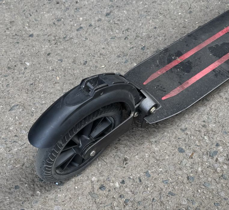 Trotineta electrica E-TWOW MASTER, viteza 25km/h, autonomie 40km, rulaj 137km, ca noua.