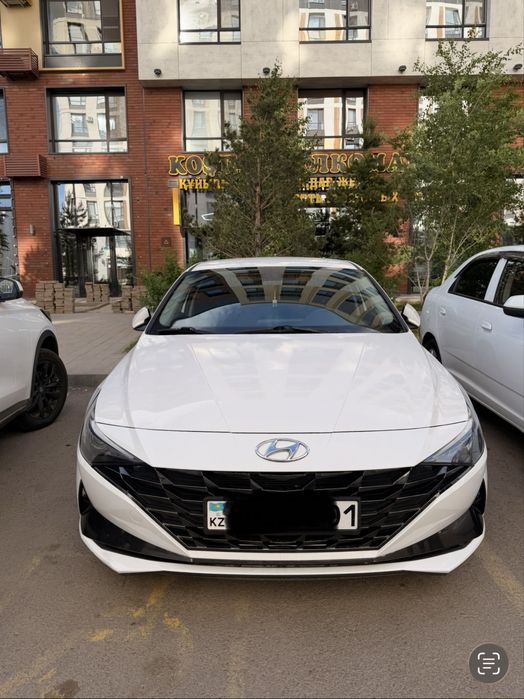 Hyundai Elantra 2021 года