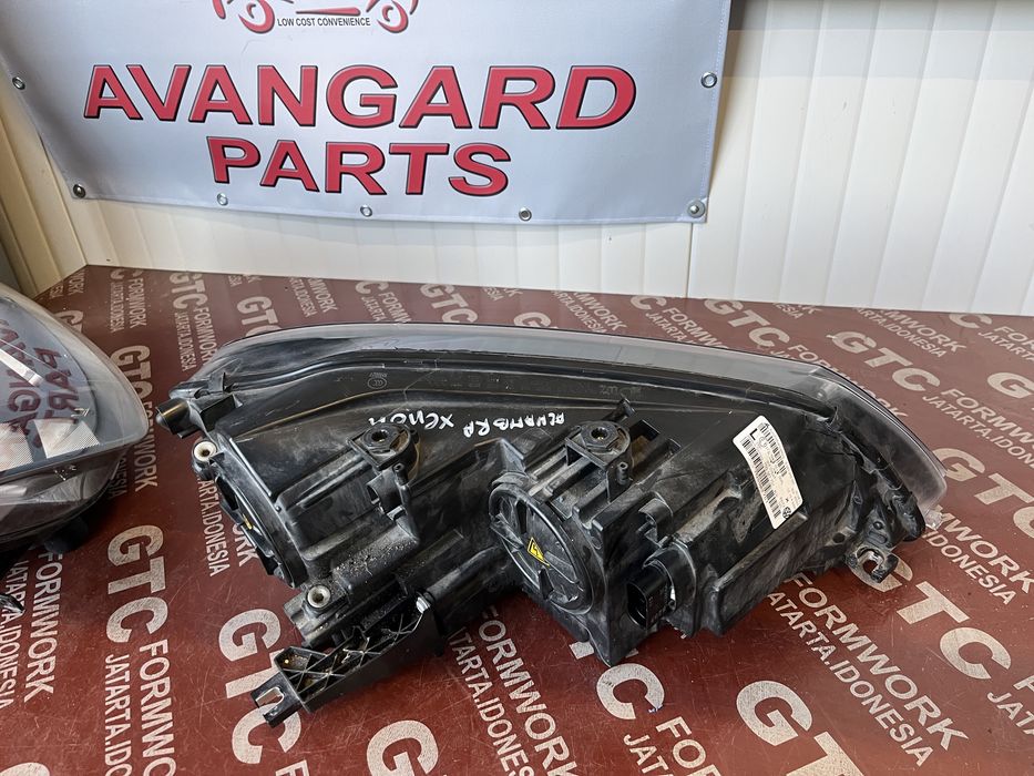 Фар Seat Alhambra 2015г