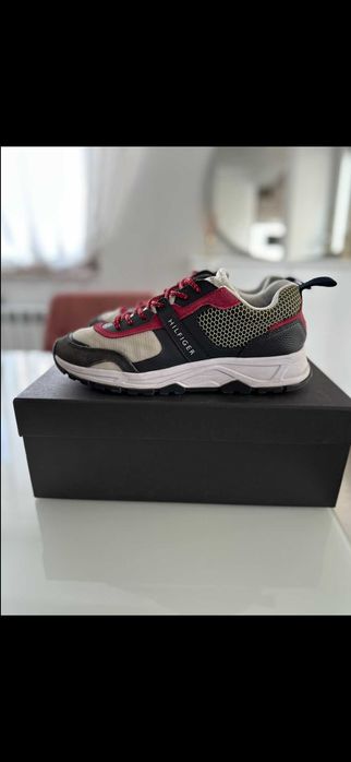 Tommy Hilfiger маратонки 42 номер