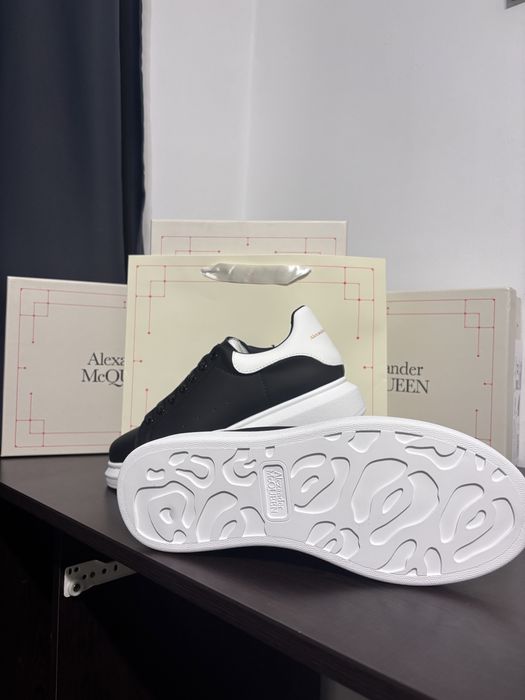 Alexander McQueen Black - White