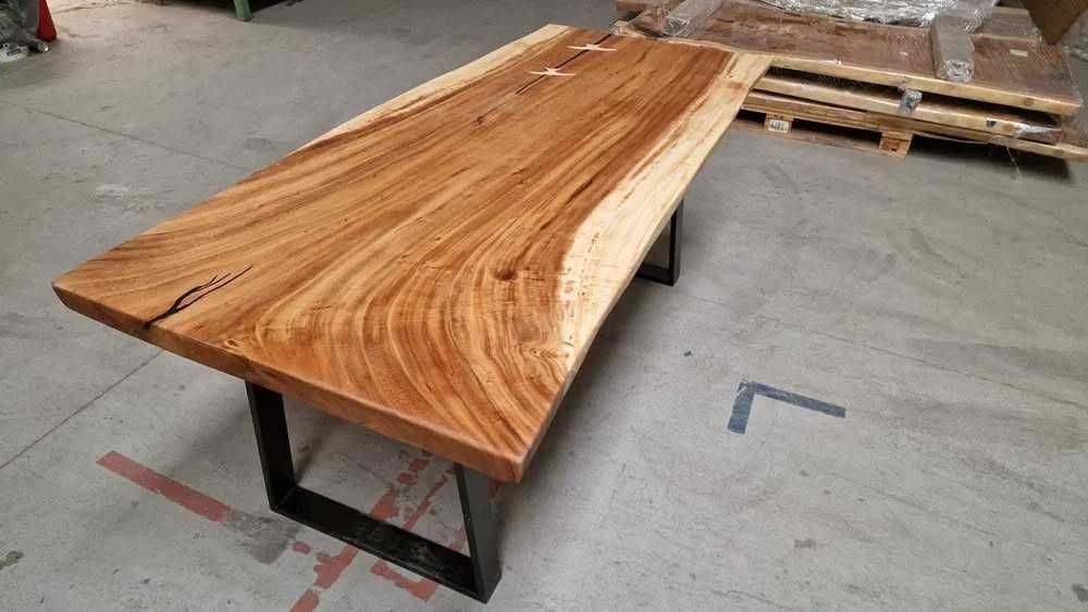 Masa din lemn masiv exotic