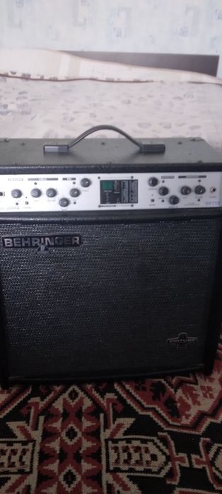 Електрическа китара Ibanez  Gio в комплект с кубе Behringer и ефект