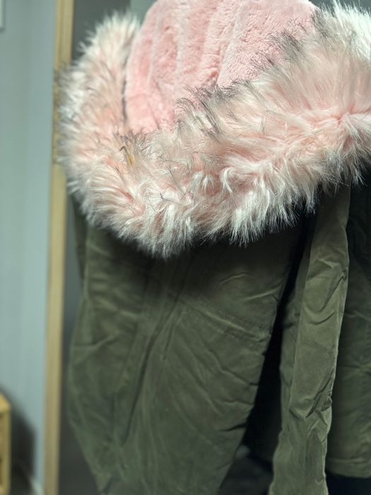 Дамска парка - зелена с розов пух