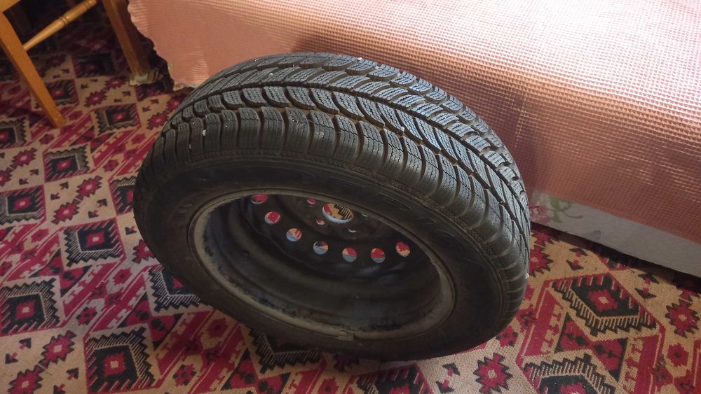 Зимни Гуми с джанти за Тойота Авенсис 195/60/15 - 2бр.
